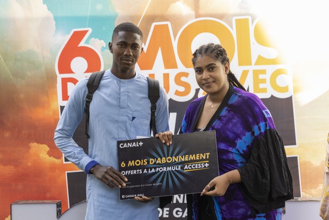 Mali : remise de cadeaux aux premiers gagnants de la « Tombola Secrète » de CANAL+