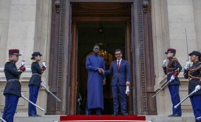 Sénégal : après sa visite en France, Macron prend une grosse décision pour Bassirou Diomaye Faye