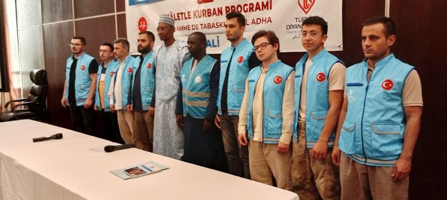 Célébration de la Fête de Tabaski :  La Fondation Dinayet Turkiye et l'Ong Muslim Hands Mali distribuent la viande à plus de 700 000 personnes