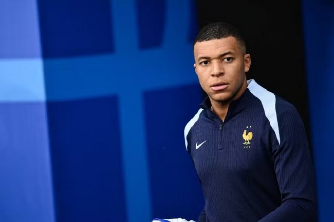 Kylian Mbappé met en demeure le Paris Saint-Germain pour salaires impayés