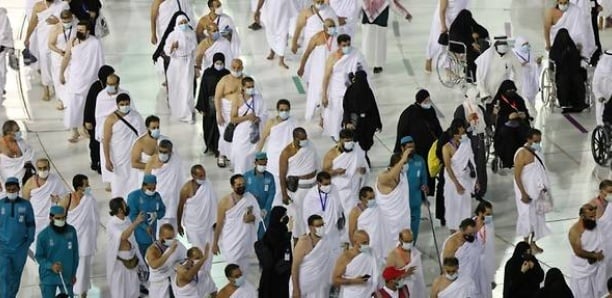 Les fidèles affluent à Mina avant le moment fort du hajj