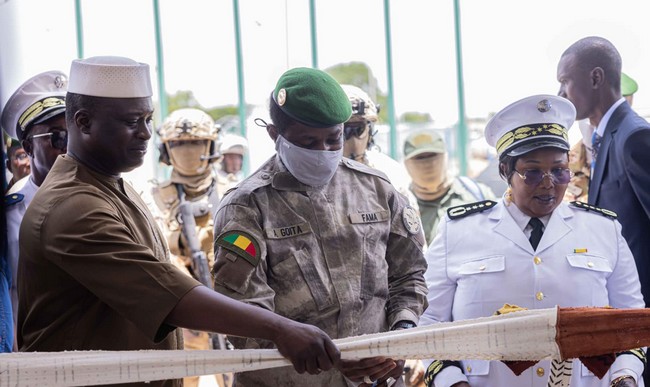 En visite officielle à Sikasso : Le Colonel Assimi Goïta inaugure le Stade Babemba Traoré rénové !